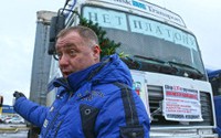 Дальнобойщик Бажутин снова доставлен в Московский суд за хулиганство на ЗСД